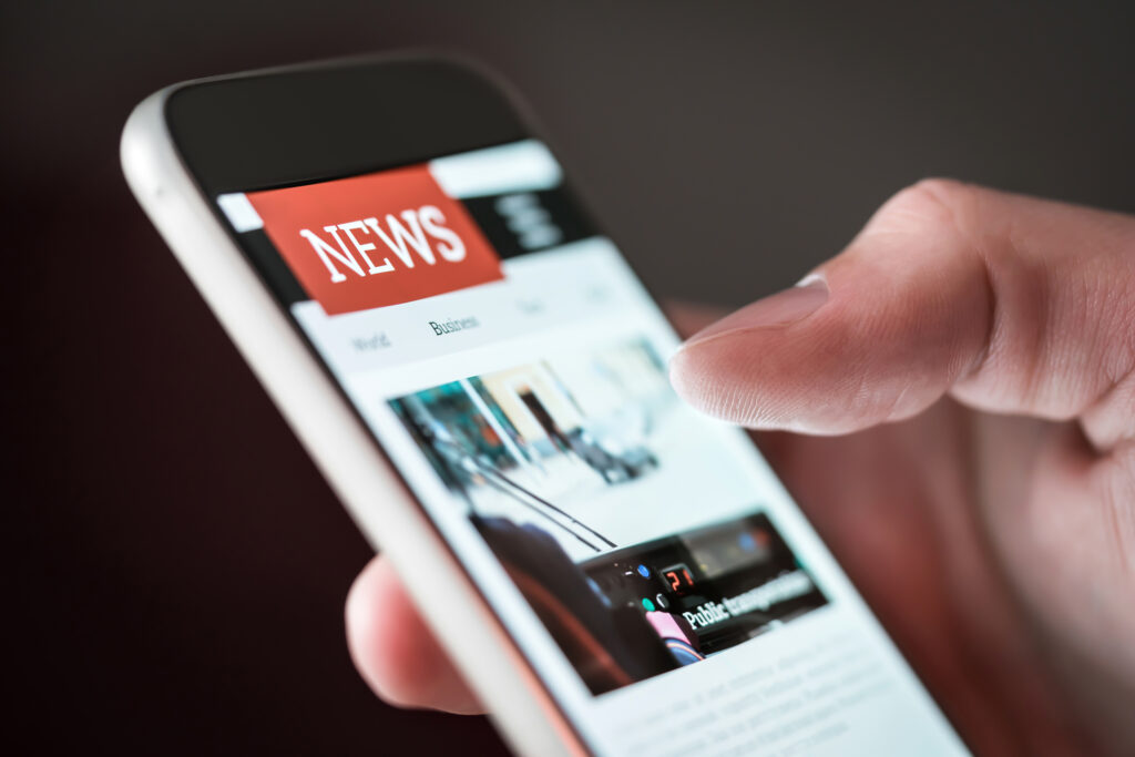 mobiel in hand, website snelheid testen