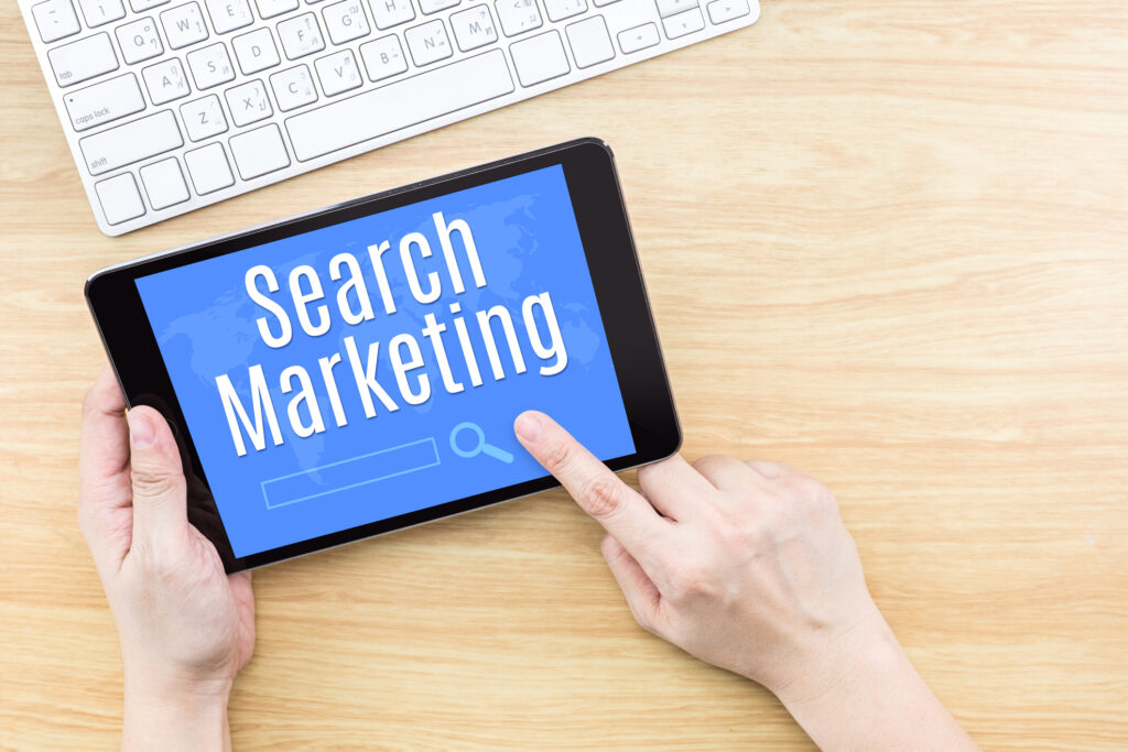 hoe hoog sta in Google, tablet met de woorden search marketing